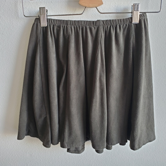 Brandy Melville Sanny Skirt in Faux Suede - Picture 3 of 6